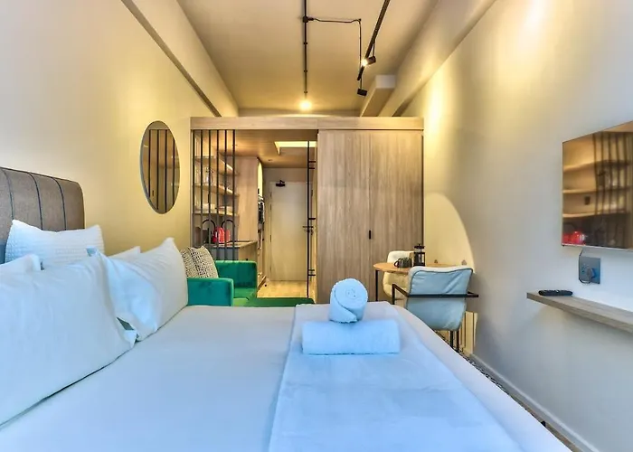 Luxurious Designer Gem Located At The Harri