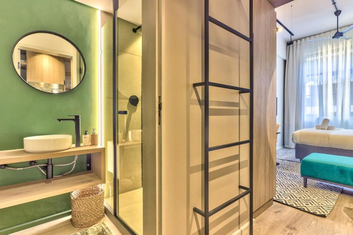 Apartment Luxurious Designer Gem Located At The Harri
