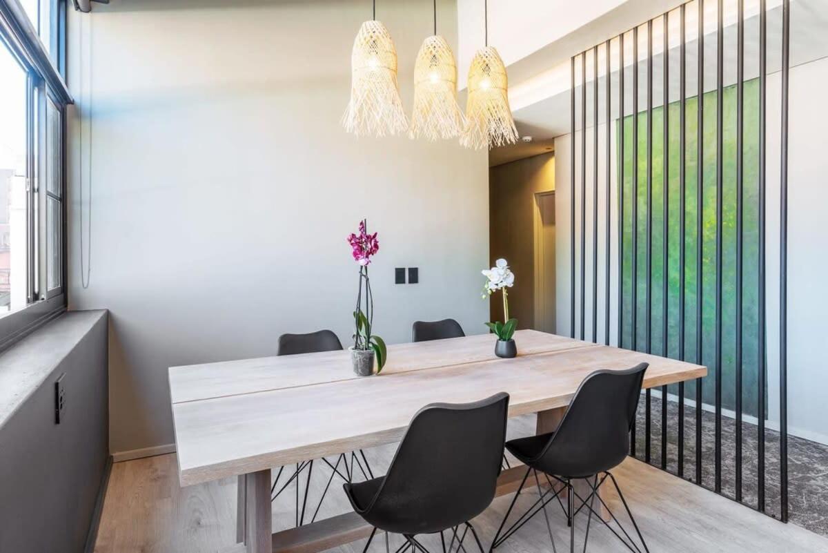 Apartment Luxurious Designer Gem Located At The Harri Cape Town