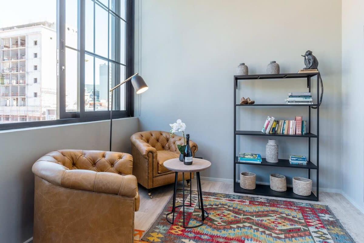 Apartment Luxurious Designer Gem Located At The Harri