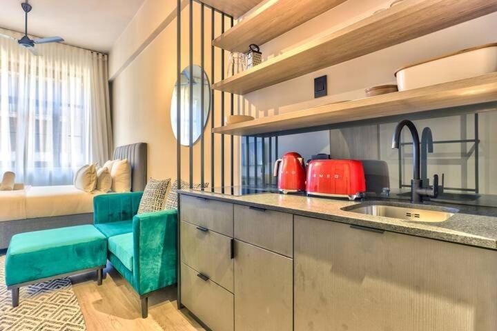 Apartment Luxurious Designer Gem Located At The Harri