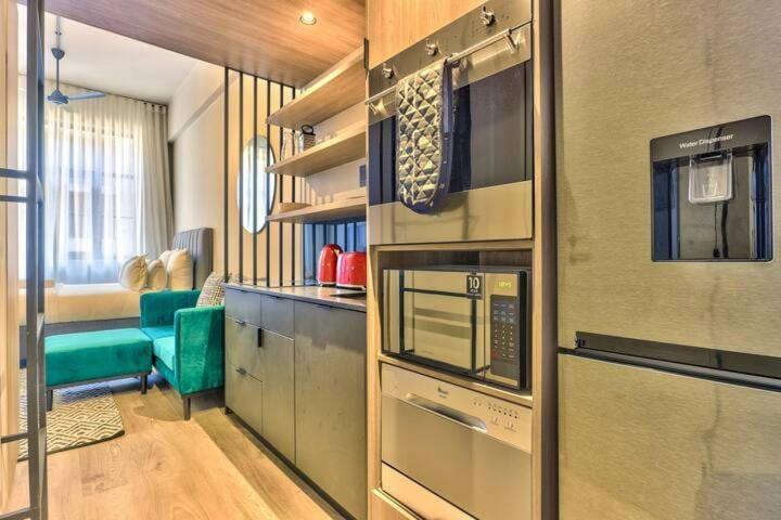 Luxurious Designer Gem Located At The Harri Apartment *
